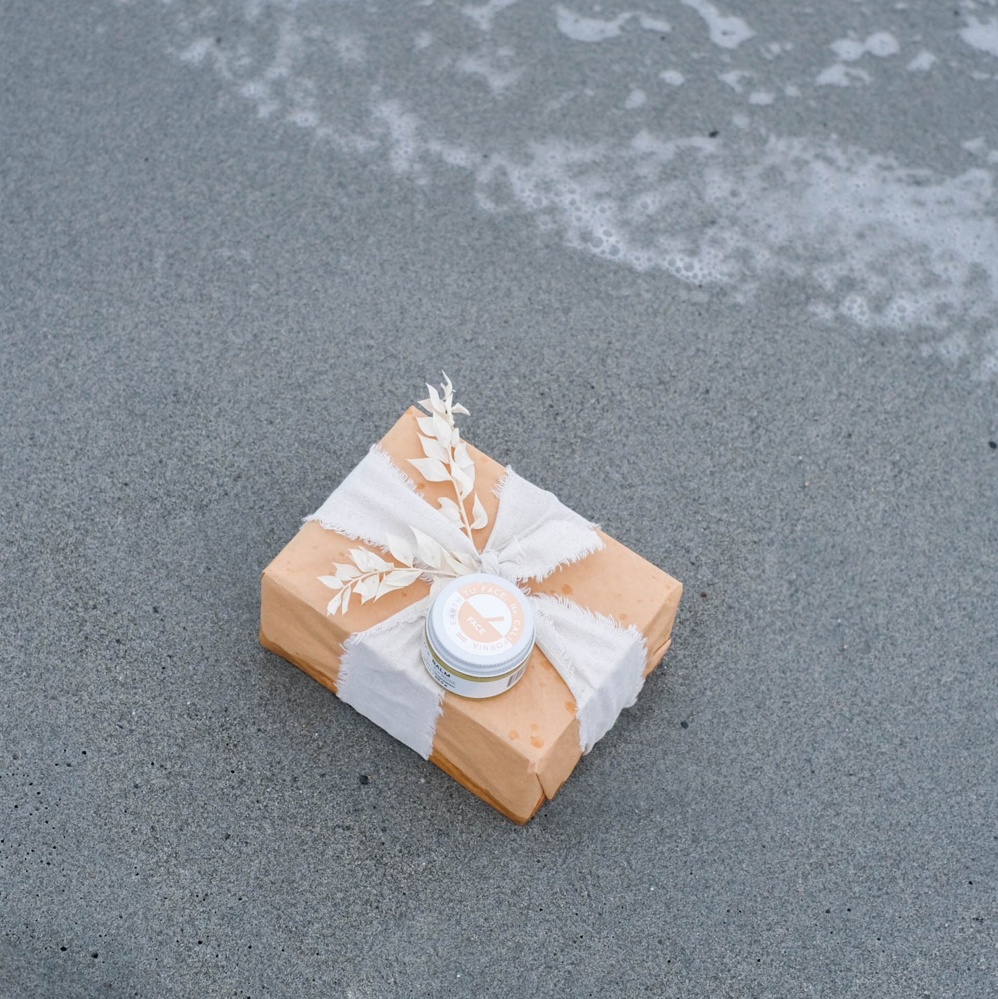 Face Balm + Mother of Pearl Spoon - Trending Wellness Store