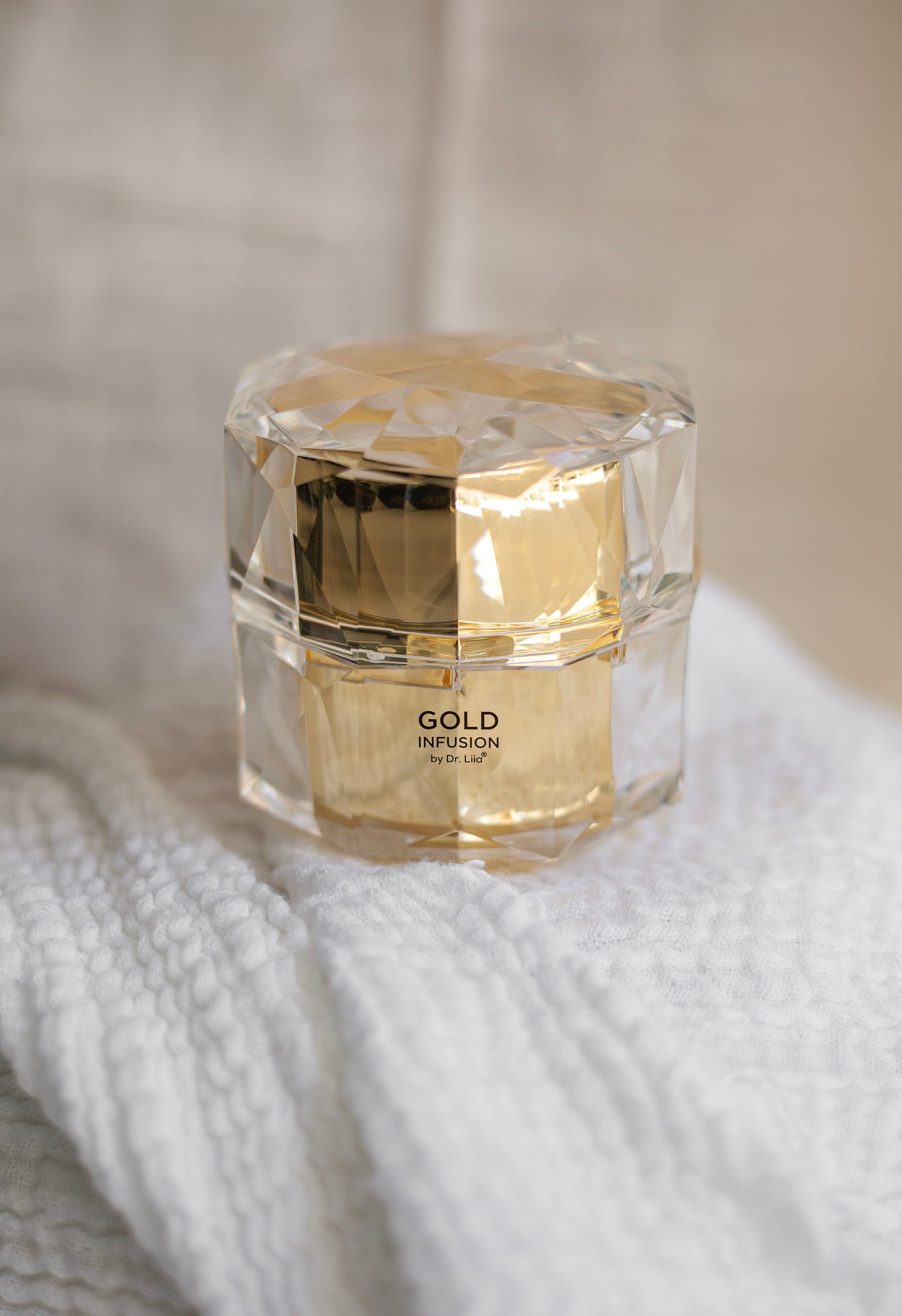 Gold Peptide Moisturizer with Niacinamide and Ceramide - Trending Wellness Store