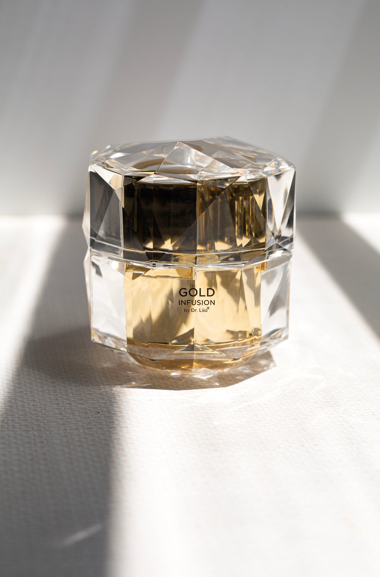 Gold Peptide Moisturizer with Niacinamide and Ceramide - Trending Wellness Store