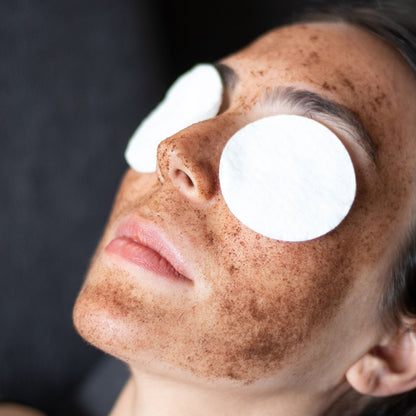 Salicylic Acid Exfoliator with Coffee, Walnut & Vitamin E 30ml - Trending Wellness Store